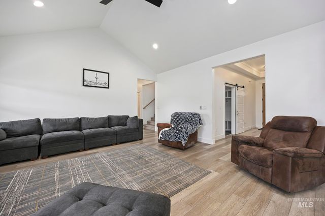 827 Mossview Ave, Twin Falls, ID 83301