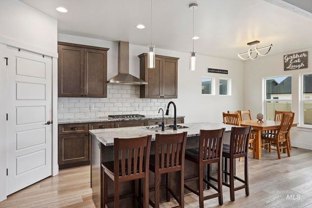 827 Mossview Ave, Twin Falls, ID 83301