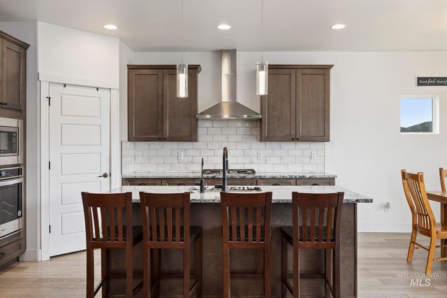 827 Mossview Ave, Twin Falls, ID 83301