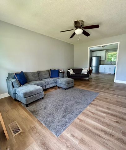 432 Sideline Dr, Oak Grove, KY 42262