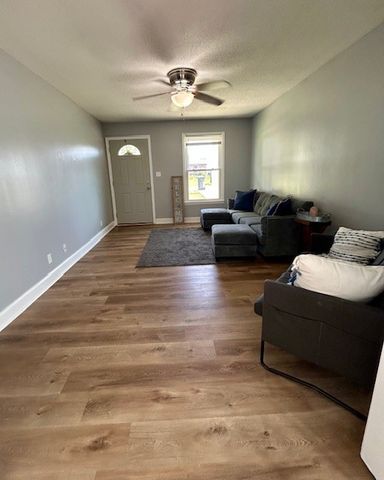 432 Sideline Dr, Oak Grove, KY 42262