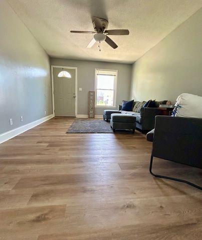 432 Sideline Dr, Oak Grove, KY 42262