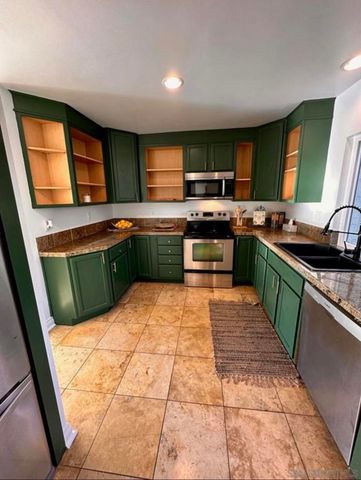 911 Caminito Madrigal E, Carlsbad, CA 92011