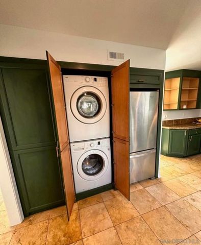 911 Caminito Madrigal E, Carlsbad, CA 92011