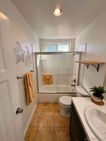 911 Caminito Madrigal E, Carlsbad, CA 92011