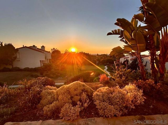 911 Caminito Madrigal E, Carlsbad, CA 92011