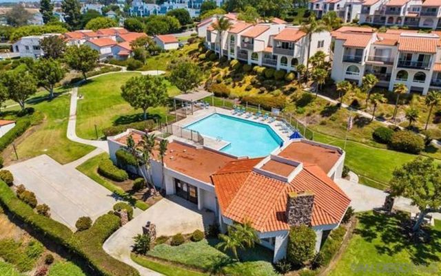 911 Caminito Madrigal E, Carlsbad, CA 92011