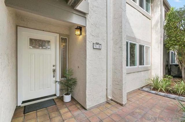 911 Caminito Madrigal E, Carlsbad, CA 92011