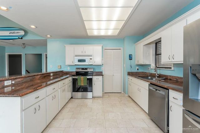 1118 Pompano Avenue, Port Isabel, TX 78578