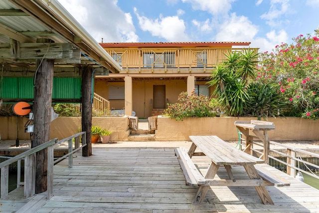 1118 Pompano Avenue, Port Isabel, TX 78578