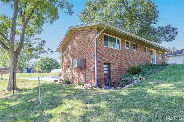 59 Lake Shore Drive, Troy, IL 62294