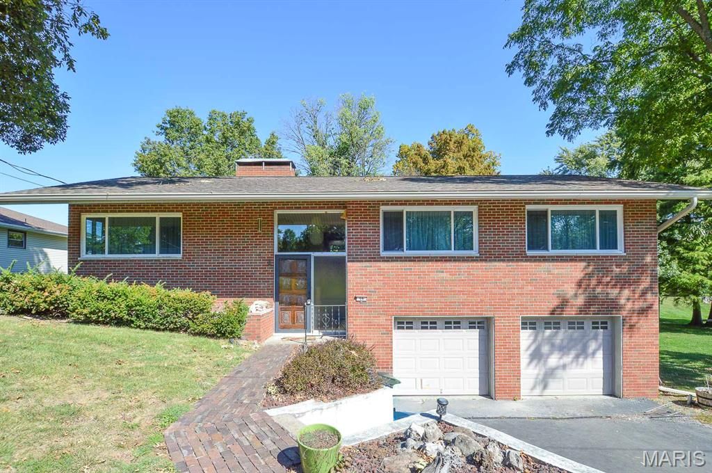 59 Lake Shore Drive, Troy, IL 62294