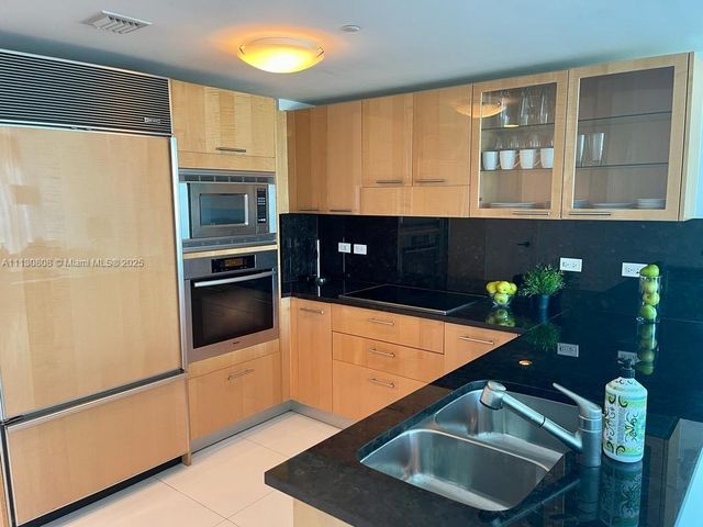 6801 Collins Ave C1115, Miami Beach, FL 33141