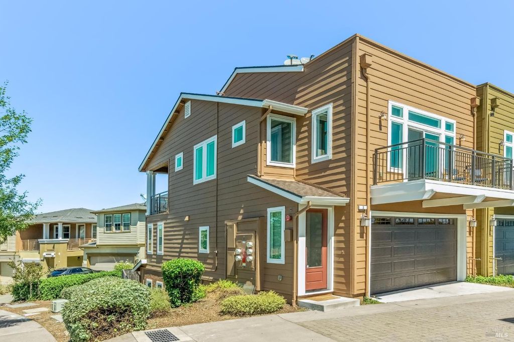 3 Amethyst Ct, Petaluma, CA 94952