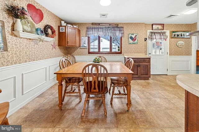 908 CIRCLE DR, Southampton, PA 18966