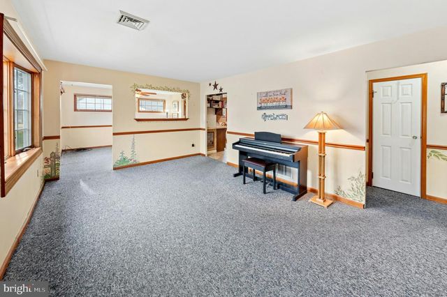 908 CIRCLE DR, Southampton, PA 18966