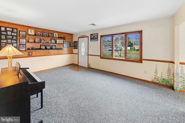 908 CIRCLE DR, Southampton, PA 18966