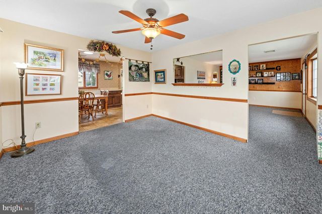 908 CIRCLE DR, Southampton, PA 18966