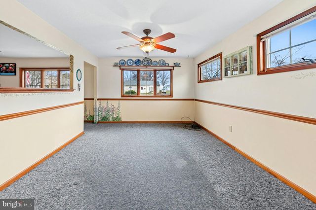 908 CIRCLE DR, Southampton, PA 18966