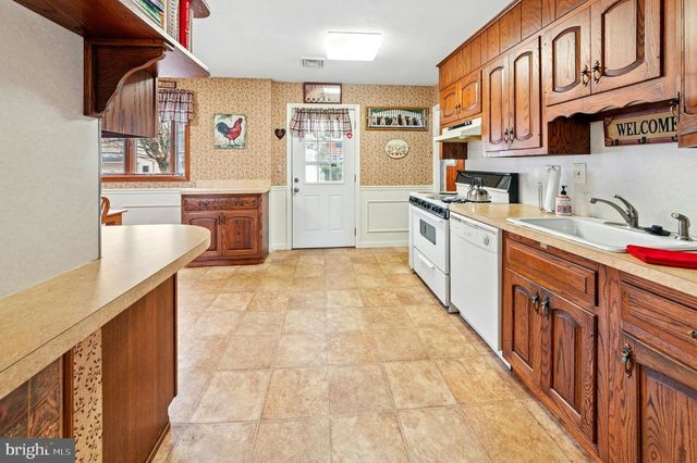 908 CIRCLE DR, Southampton, PA 18966