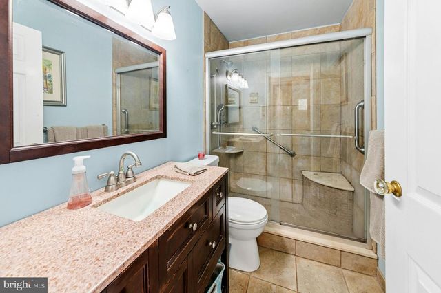 908 CIRCLE DR, Southampton, PA 18966