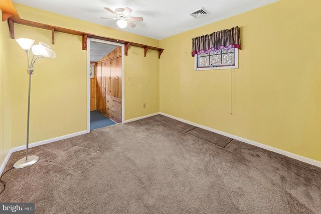 908 CIRCLE DR, Southampton, PA 18966