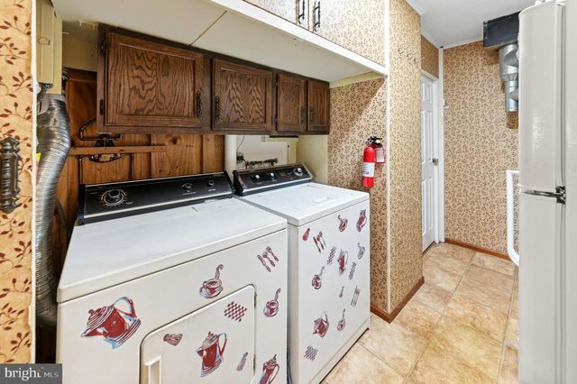 908 CIRCLE DR, Southampton, PA 18966