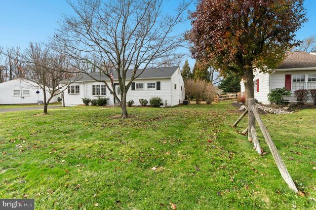 908 CIRCLE DR, Southampton, PA 18966