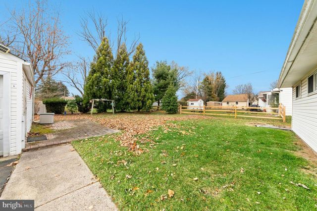 908 CIRCLE DR, Southampton, PA 18966