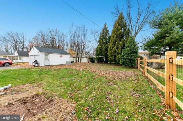 908 CIRCLE DR, Southampton, PA 18966