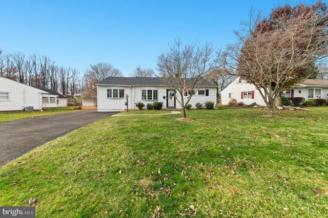 908 CIRCLE DR, Southampton, PA 18966