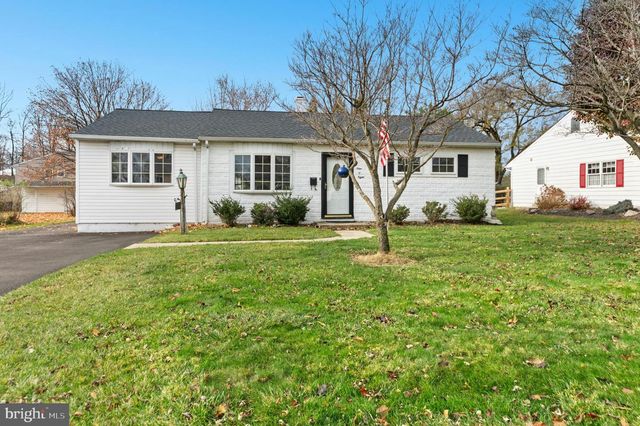 908 CIRCLE DR, Southampton, PA 18966