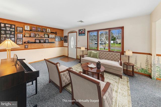 908 CIRCLE DR, Southampton, PA 18966