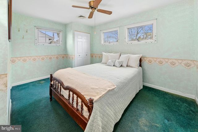 908 CIRCLE DR, Southampton, PA 18966