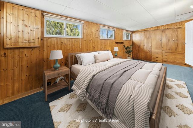 908 CIRCLE DR, Southampton, PA 18966