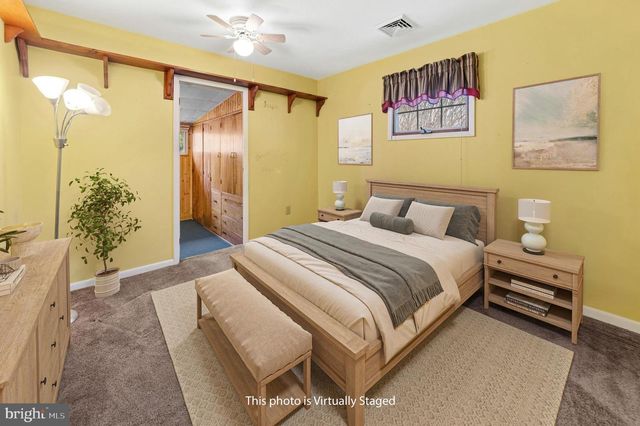 908 CIRCLE DR, Southampton, PA 18966