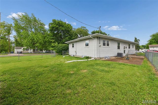 1150 Charbonnier Road, Florissant, MO 63031