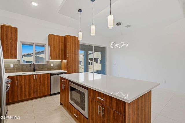 953 AQUEDUCT Avenue, El Paso, TX 79932