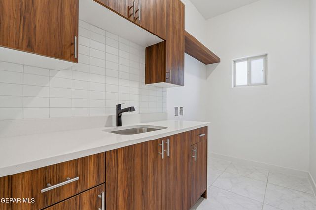 953 AQUEDUCT Avenue, El Paso, TX 79932