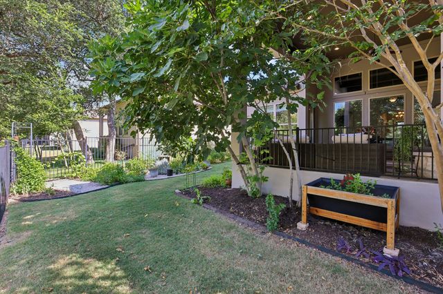 329 Mendocino LN, Austin, TX 78737