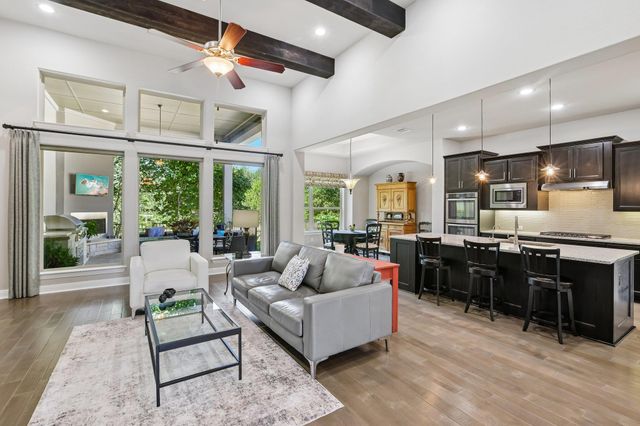 329 Mendocino LN, Austin, TX 78737