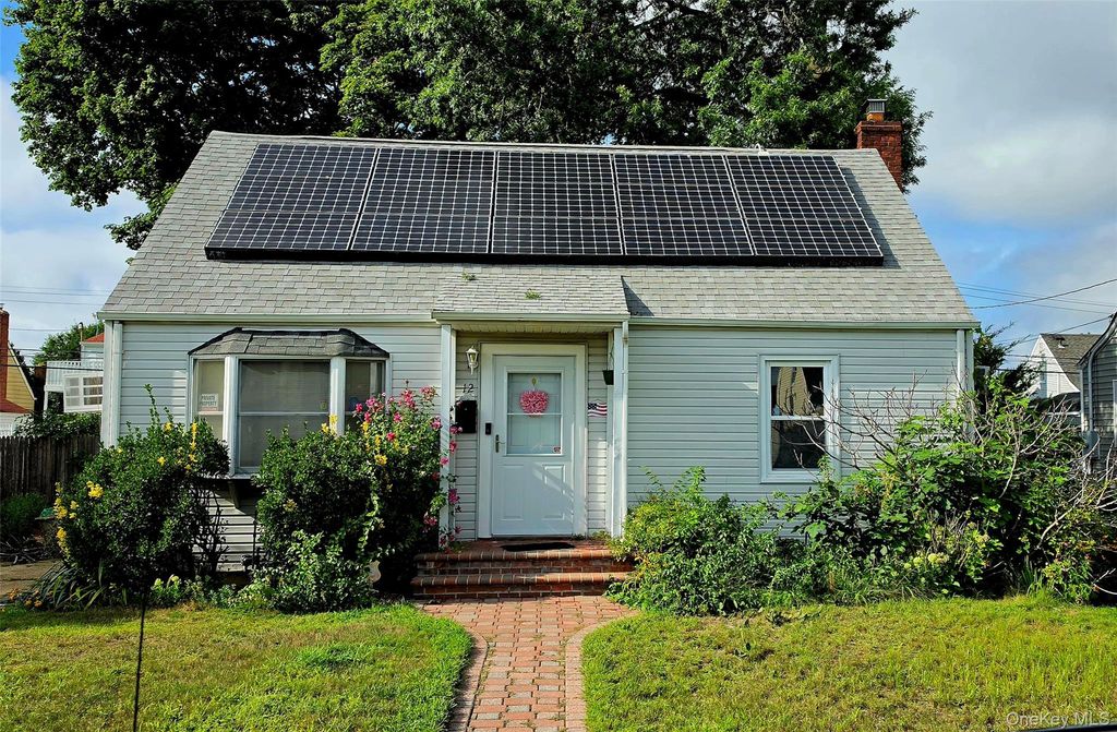 12 Robert Street, Hicksville, NY 11801 — exterior