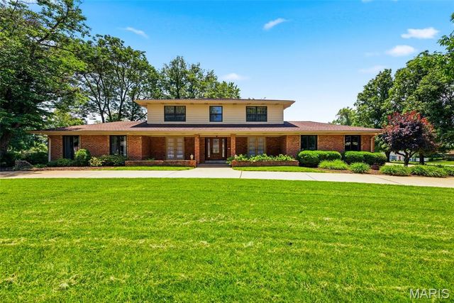 14196 Cross Trails Drive, Chesterfield, MO 63017