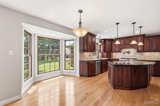 14196 Cross Trails Drive, Chesterfield, MO 63017