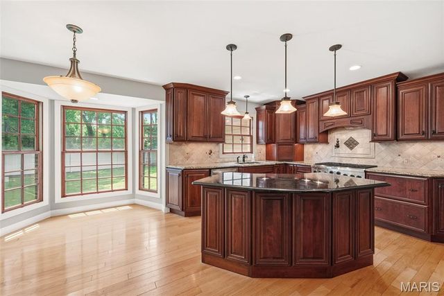14196 Cross Trails Drive, Chesterfield, MO 63017