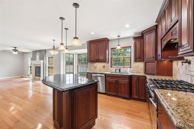 14196 Cross Trails Drive, Chesterfield, MO 63017
