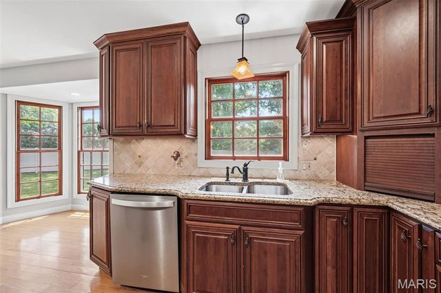 14196 Cross Trails Drive, Chesterfield, MO 63017