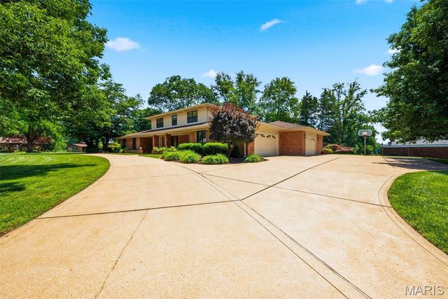 14196 Cross Trails Drive, Chesterfield, MO 63017