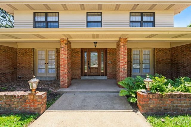 14196 Cross Trails Drive, Chesterfield, MO 63017