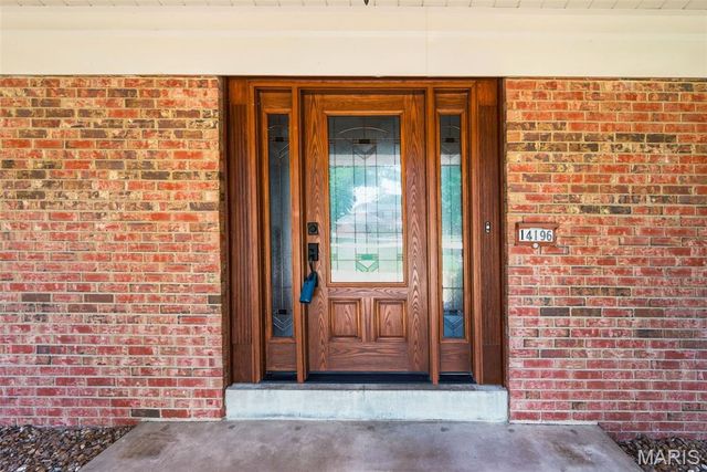 14196 Cross Trails Drive, Chesterfield, MO 63017